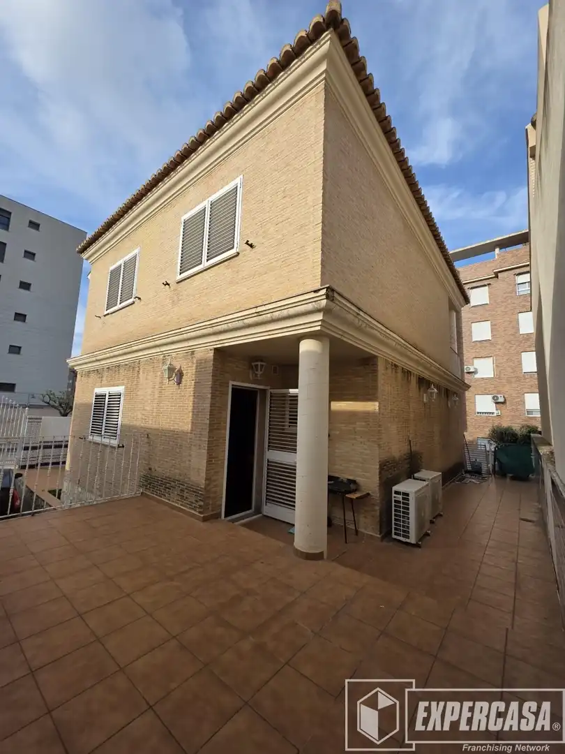 Vista exterior de Casa o chalet en venta en Torrent con Terraza y Trastero