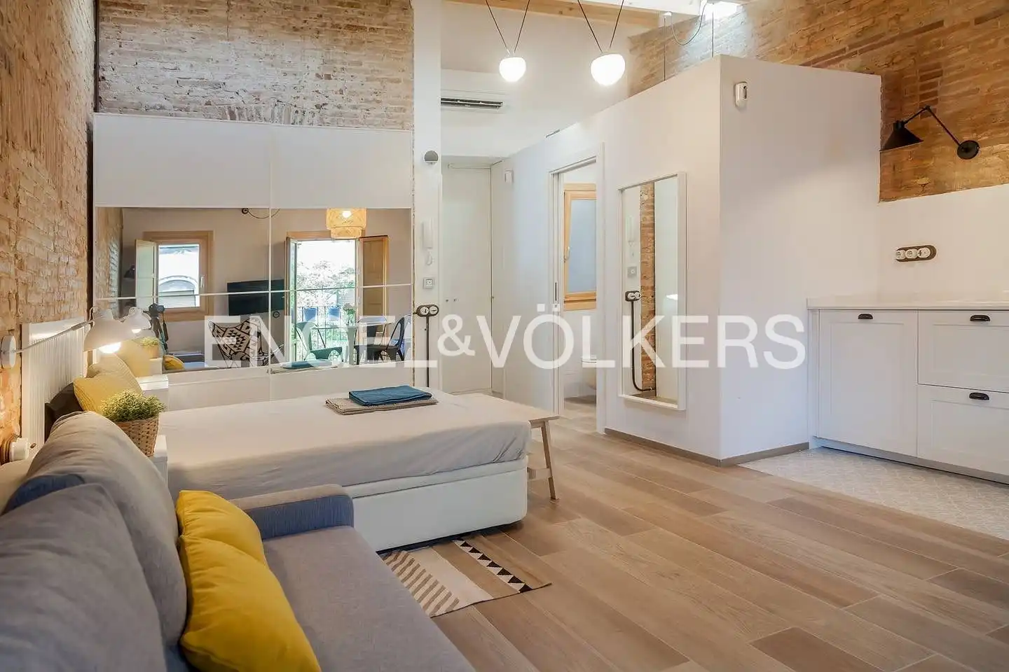 Dormitori de Àtic de lloguer en Barcelona amb Aire condicionat, Calefacció i Parquet