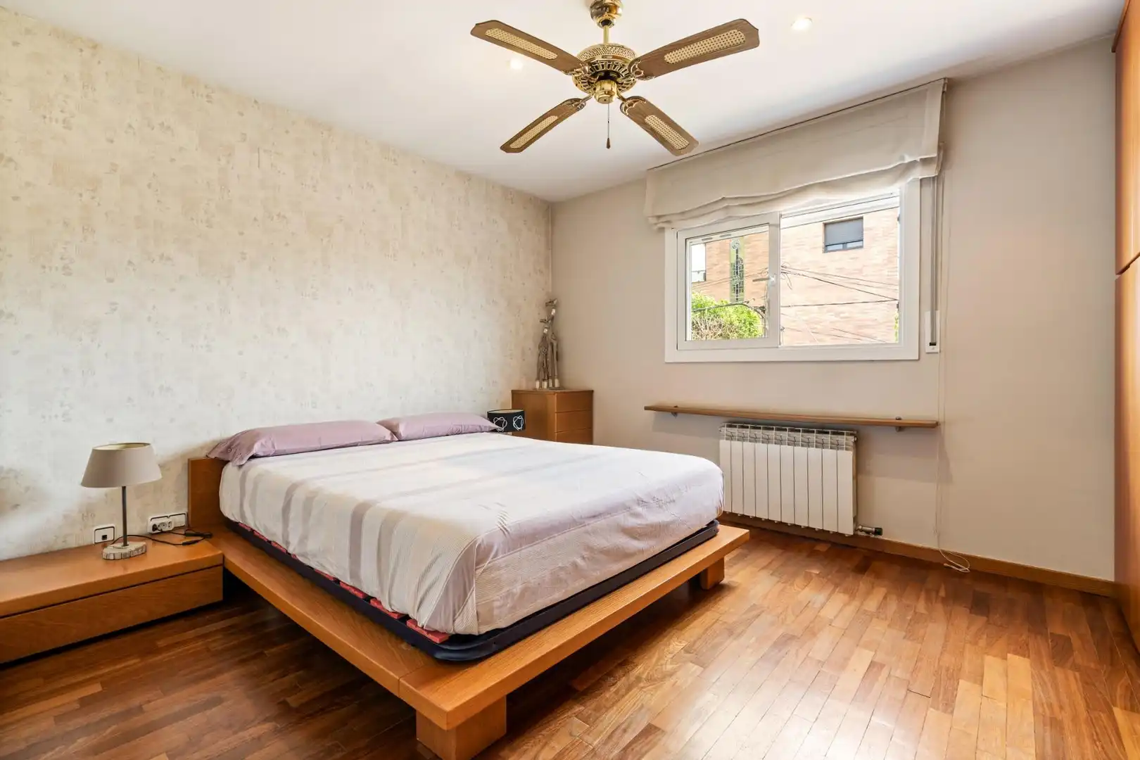Habitación de Casa adosada en venta en Parets del Vallès con Aire acondicionado, Calefacción y Jardín privado