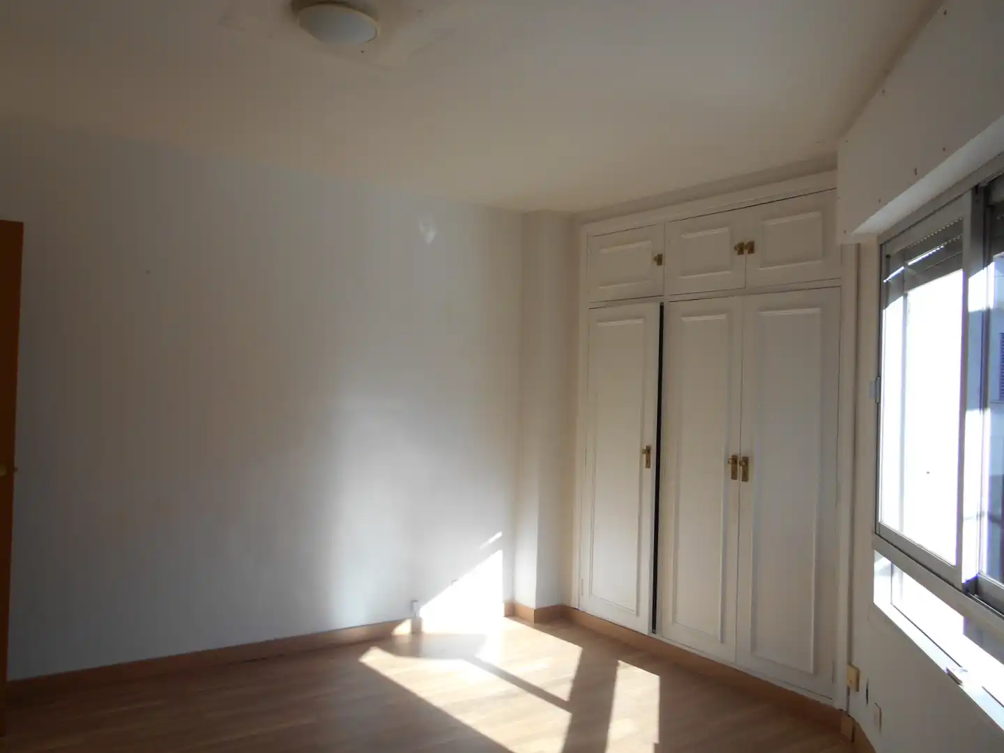 Schlafzimmer von Büro zur Miete in Ciudad Real mit Klimaanlage und Heizung