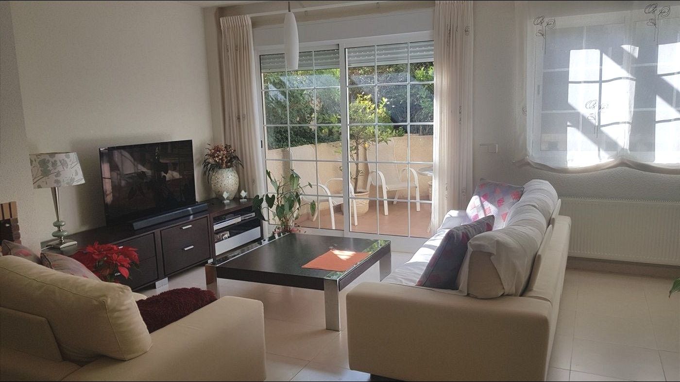 Living room of Single-family semi-detached for sale in La Nucia  with Air Conditioner, Private garden and Community pool