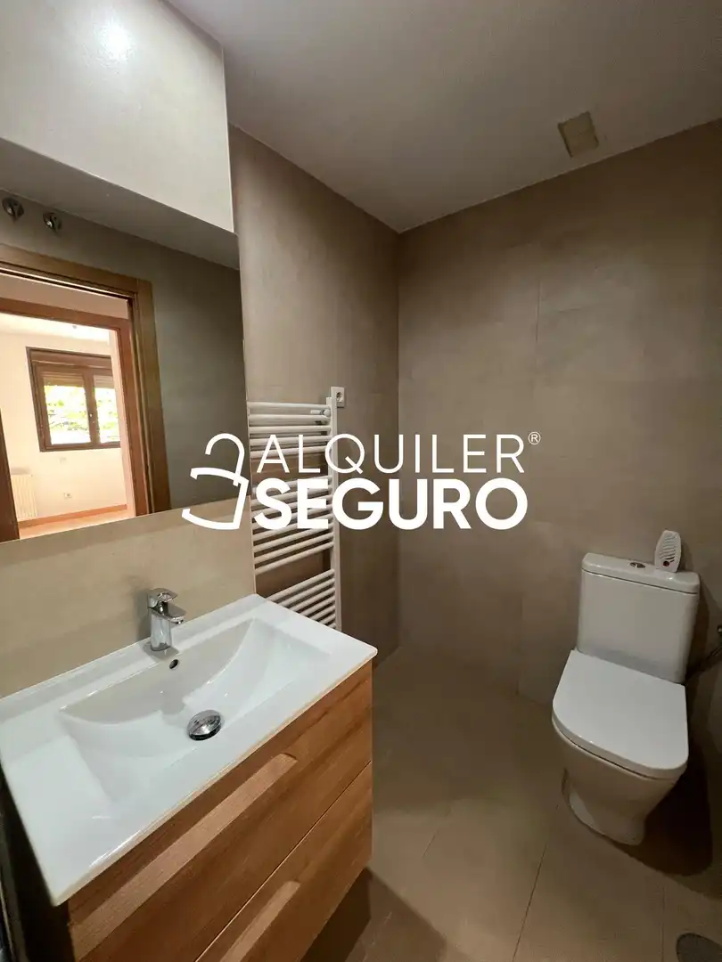 Bathroom of Flat for rent in San Sebastián de los Reyes  with Air Conditioner, Heating and Terrace