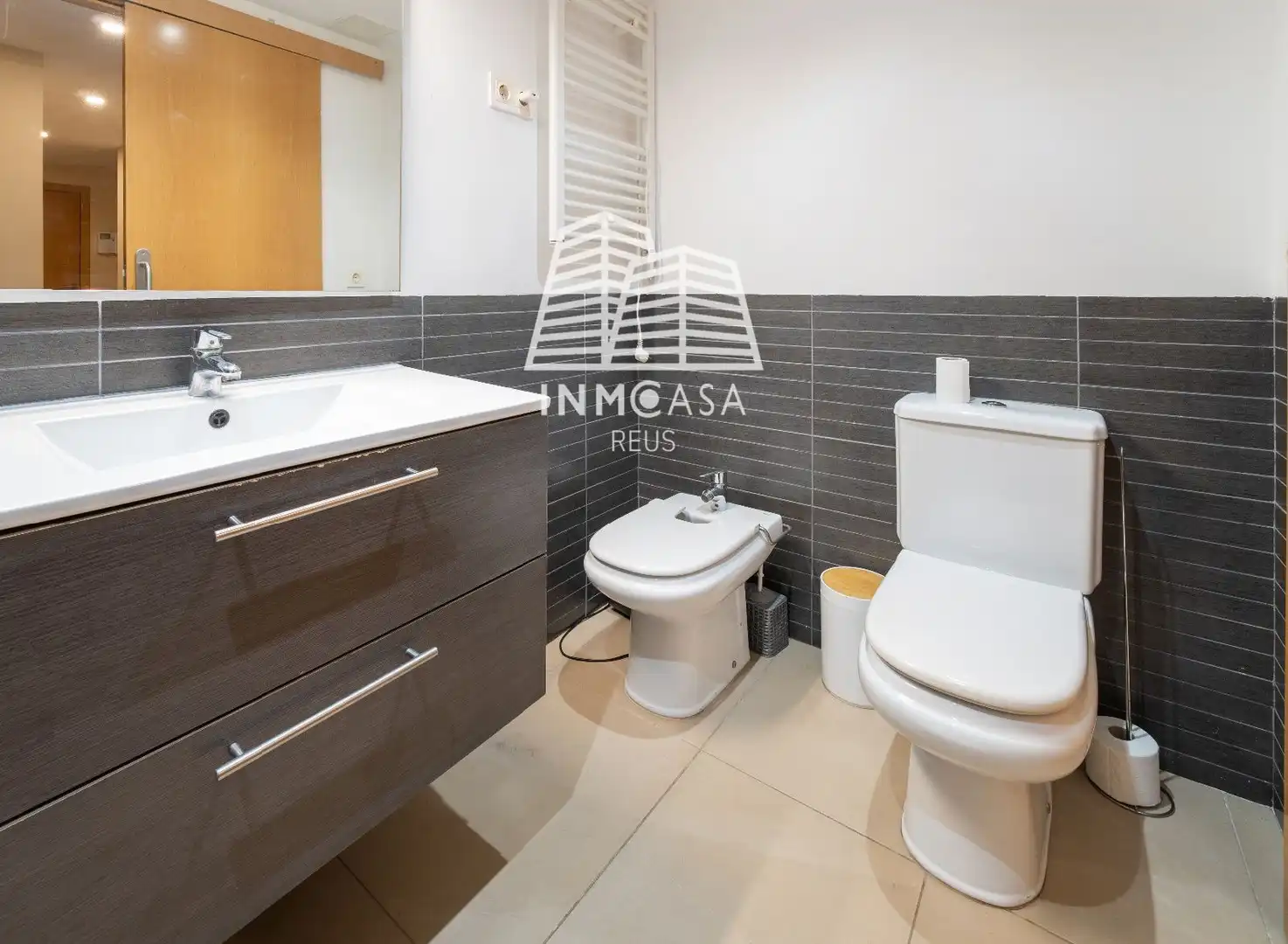 Bathroom of Flat for sale in Els Pallaresos  with Air Conditioner and Heating