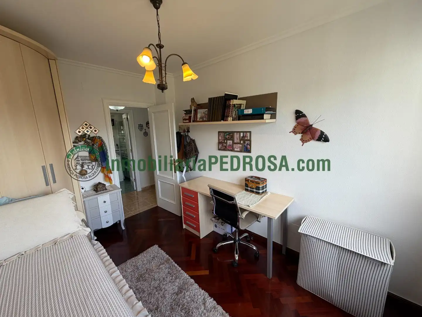 Dormitori de Apartament en venda en Pontevedra Capital  amb Calefacció i Traster