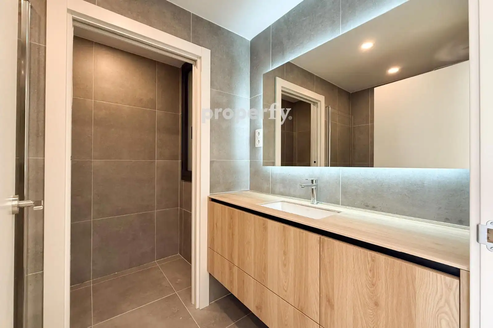 Badezimmer von Maisonette zum Verkauf in Badalona mit Klimaanlage, Heizung und Parkett