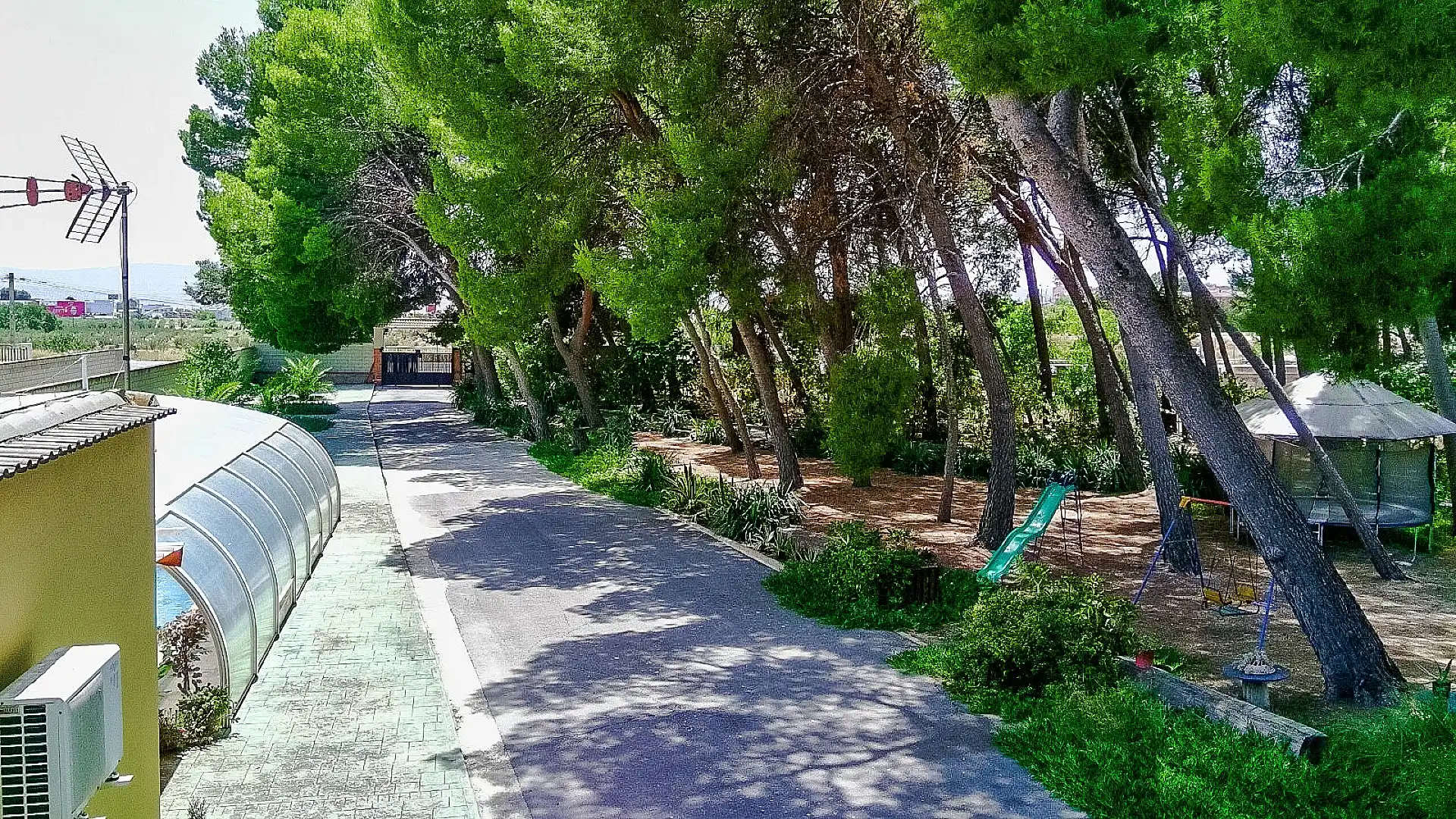 Vista exterior de Casa o xalet en venda en Yecla amb Terrassa i Moblat