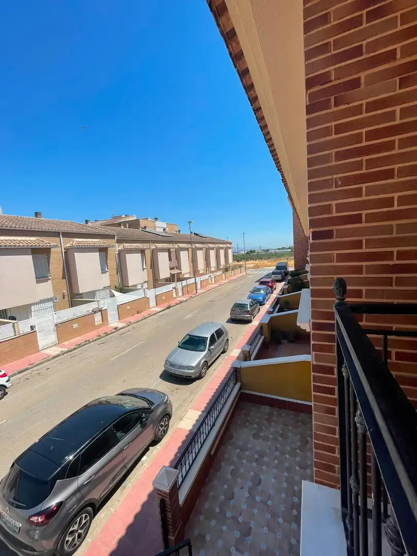 Vista exterior de Casa o xalet en venda en Murcia amb Aire condicionat, Terrassa i Balcó