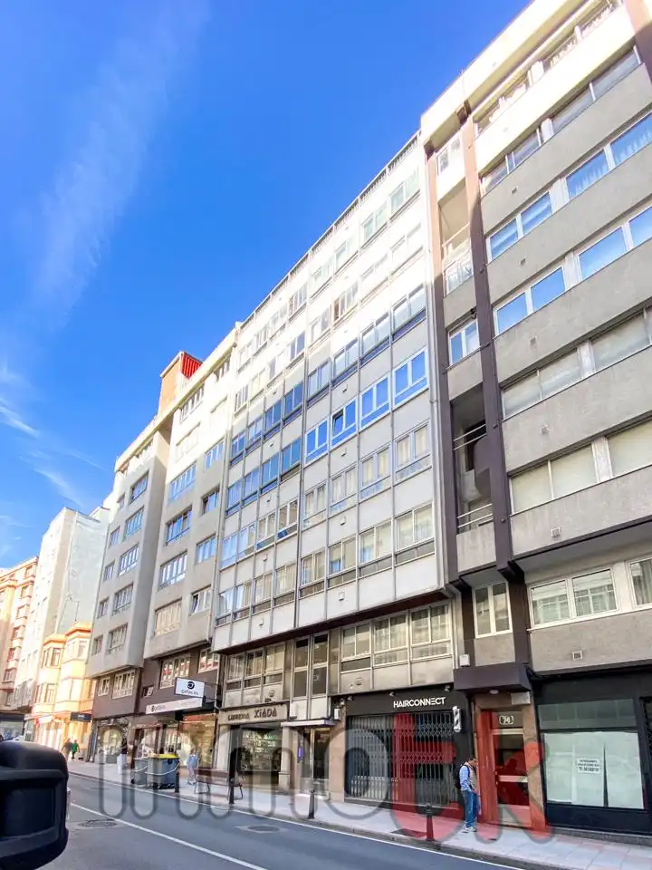 Vista exterior de Local en venta en A Coruña Capital 