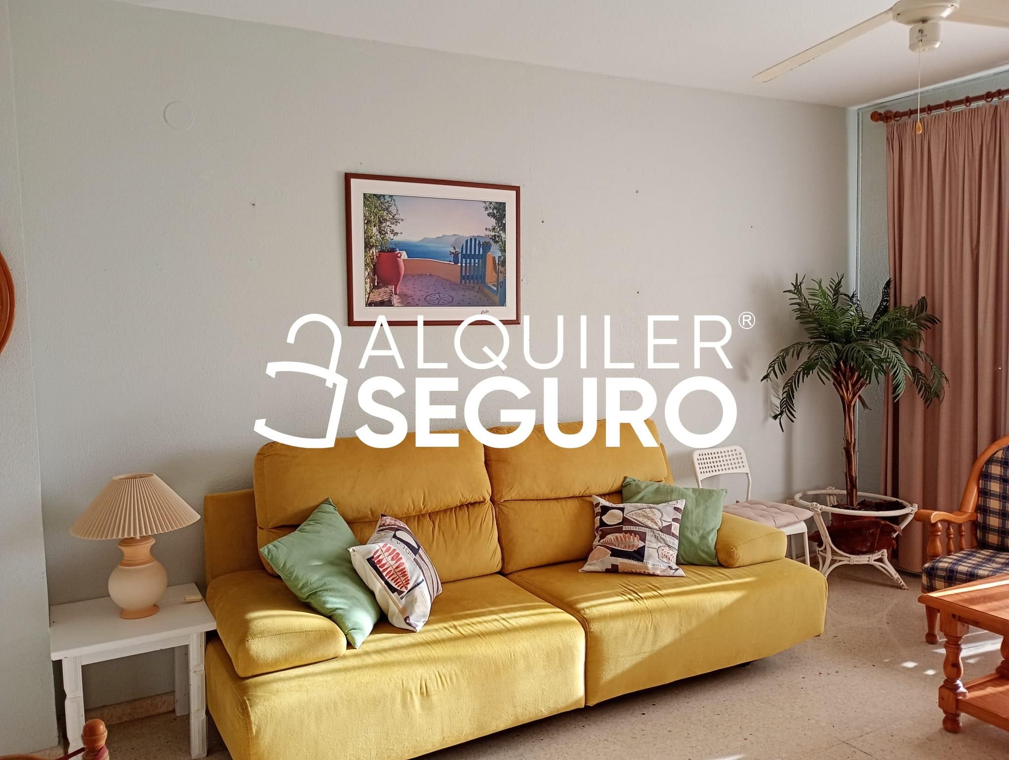 Living room of Flat to rent in Vélez-Málaga  with Air Conditioner, Terrace and Swimming Pool