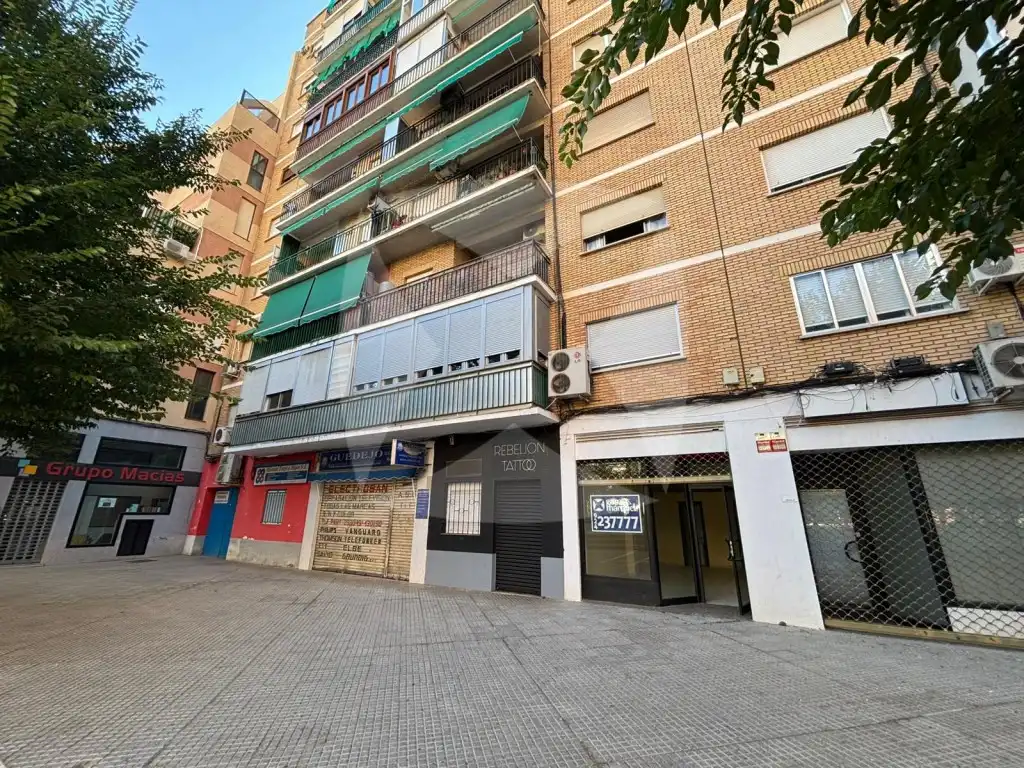 Vista exterior de Local en venda en Badajoz