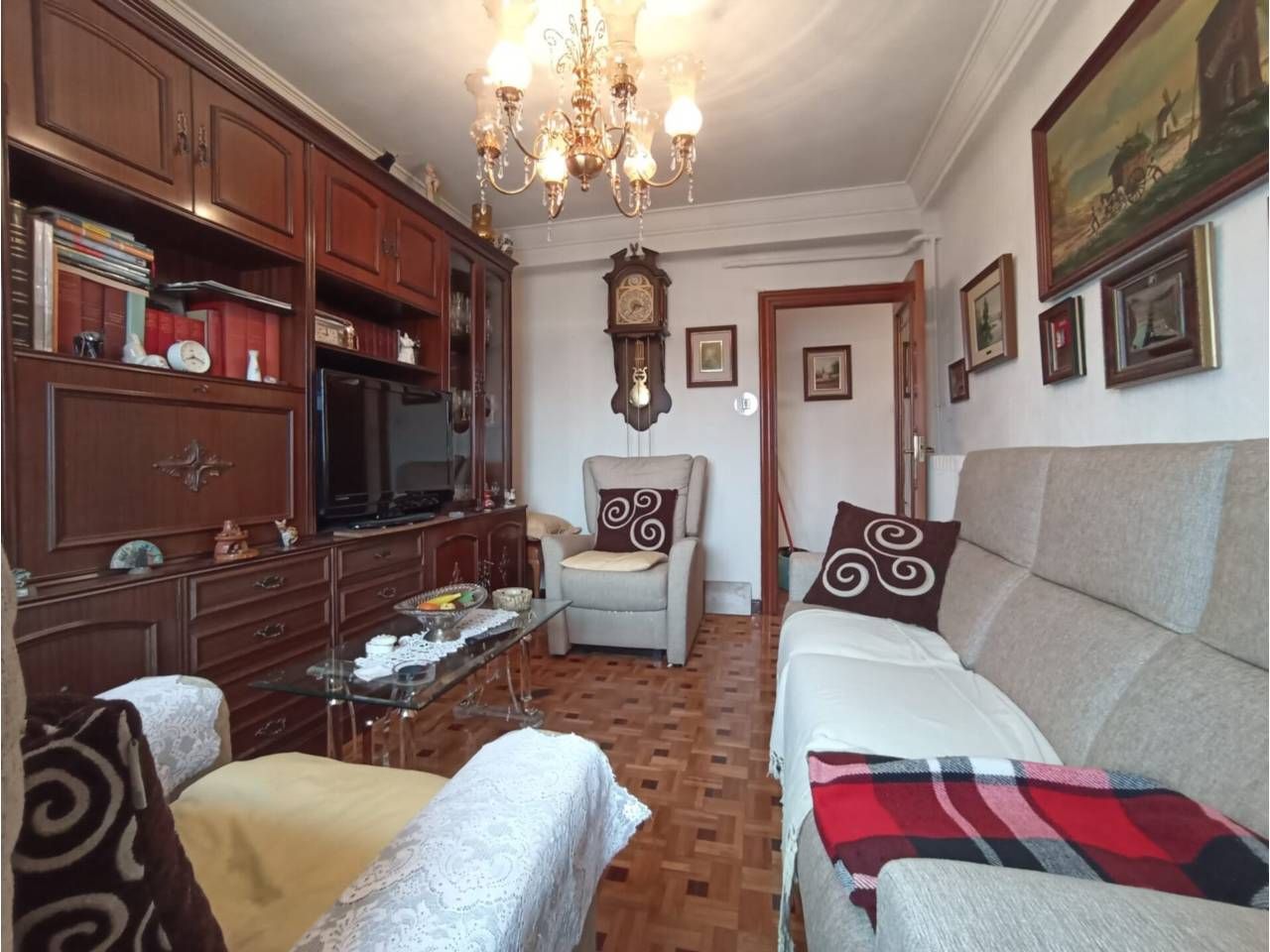 Sala d'estar de Pis en venda en Burgos Capital amb Calefacció, Parquet i Traster