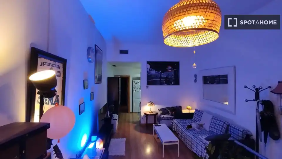 Sala d'estar de Pis per a compartir en L'Hospitalet de Llobregat amb Aire condicionat, Calefacció i Moblat