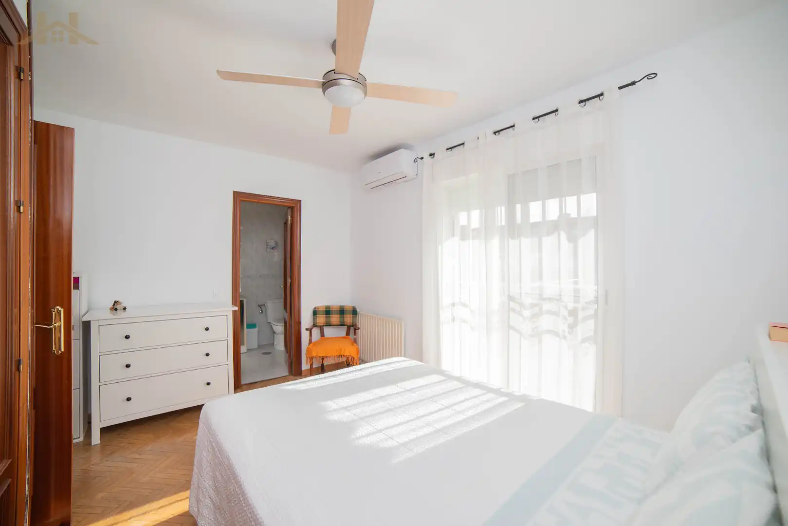 Habitación de Casa adosada en venta en Ciempozuelos con Aire acondicionado, Calefacción y Jardín privado