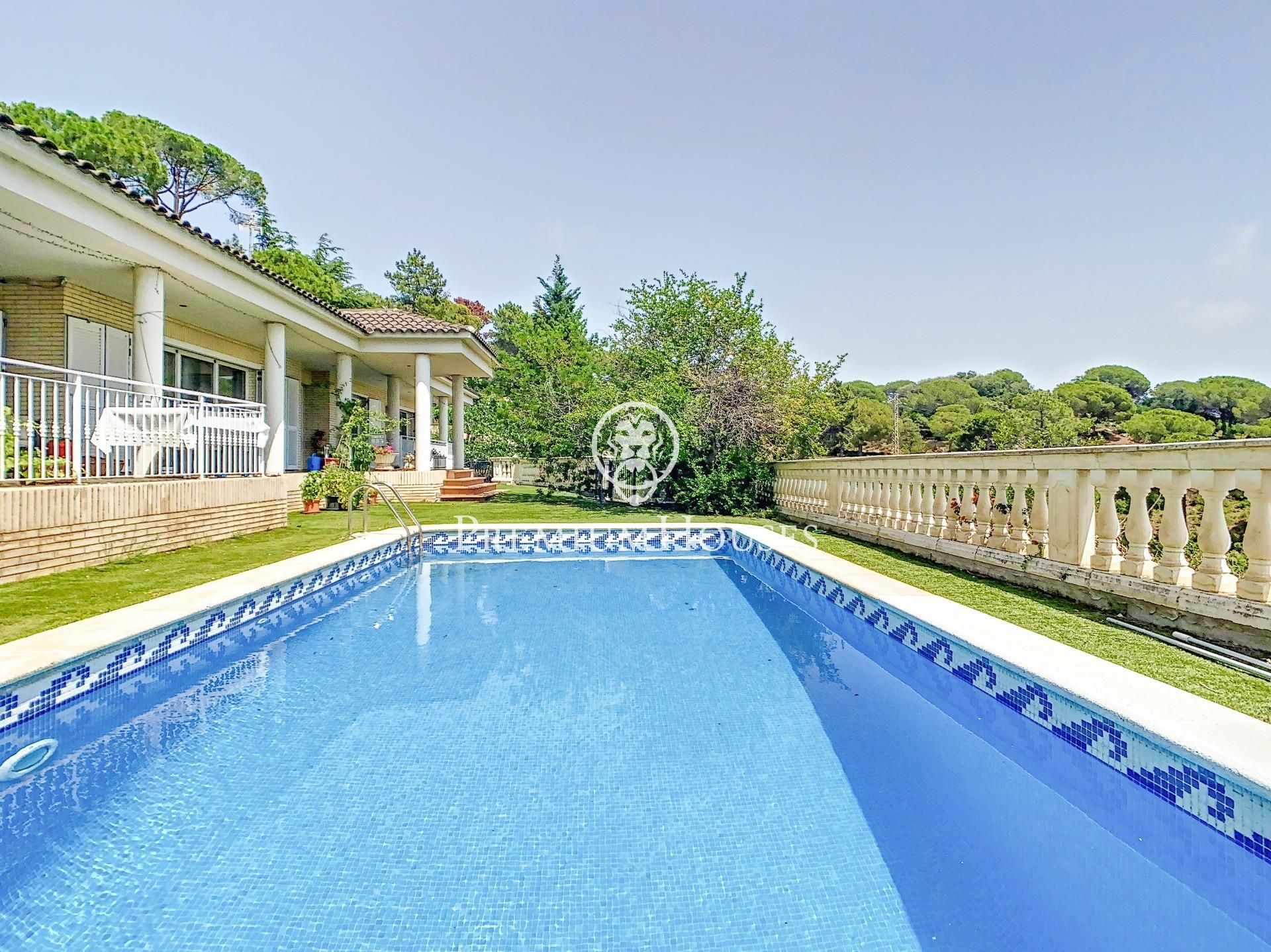 Swimming pool of House or chalet for sale in Cabrils  with Air Conditioner, Heating and Private garden