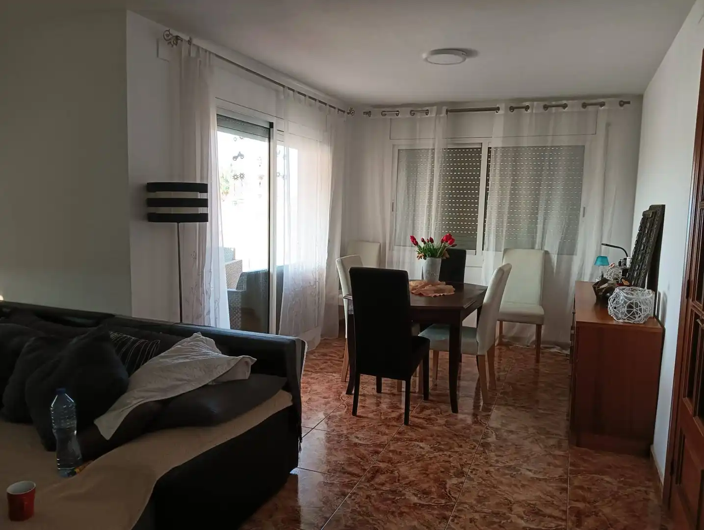 Comedor de Casa adosada en venta en Vilanova i la Geltrú con Aire acondicionado, Calefacción y Jardín privado