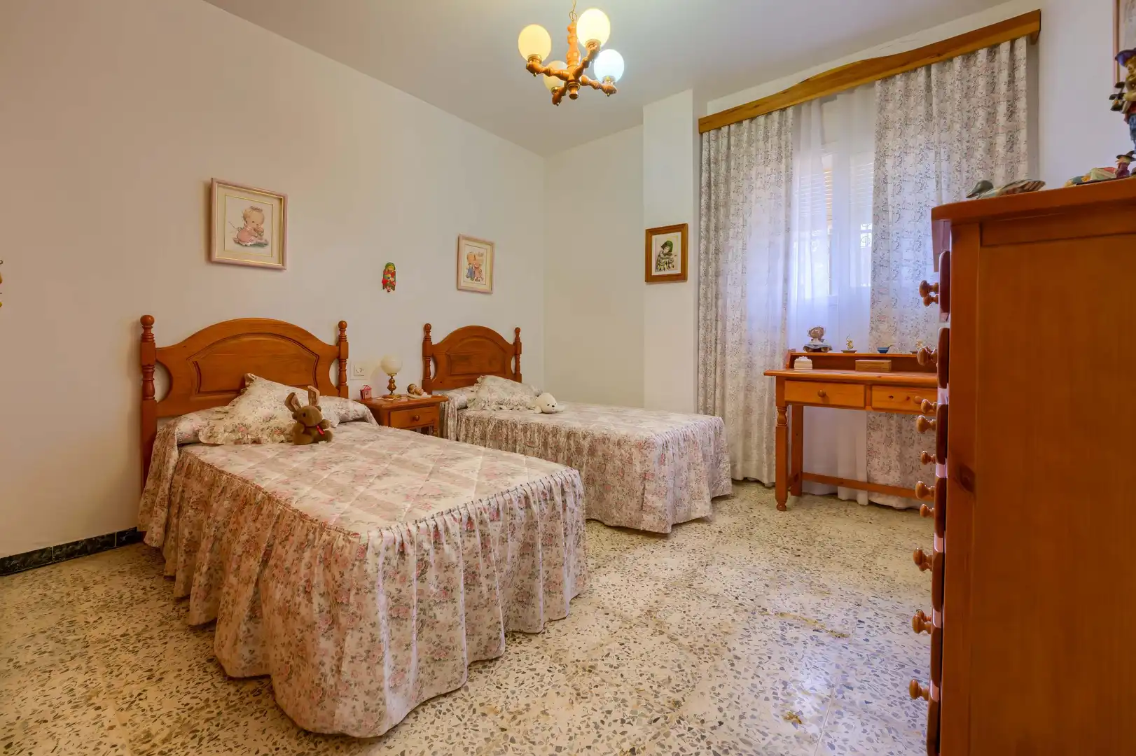 Dormitori de Casa o xalet en venda en Carmona amb Jardí privat, Terrassa i Piscina