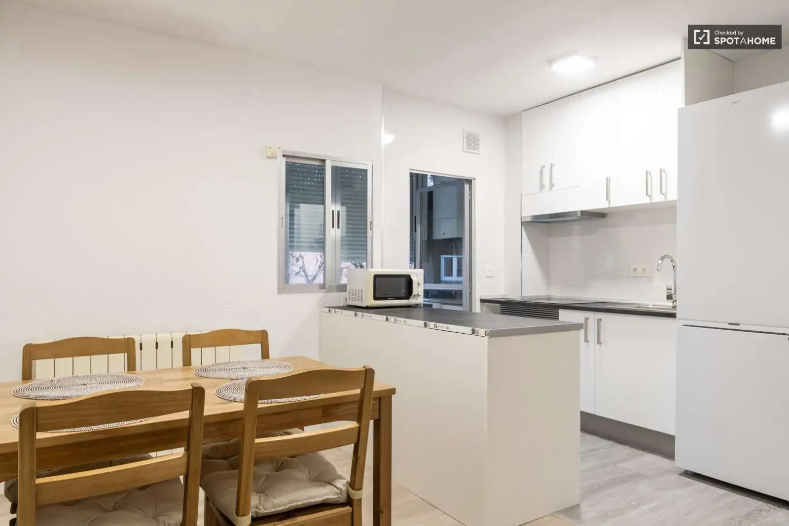 Küche von Wohnungen zur untervermieten in  Madrid Capital mit Klimaanlage, Terrasse und Möbliert