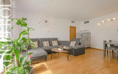 Living room of Flat for sale in  Barcelona Capital  with Air Conditioner, Heating and Furnished