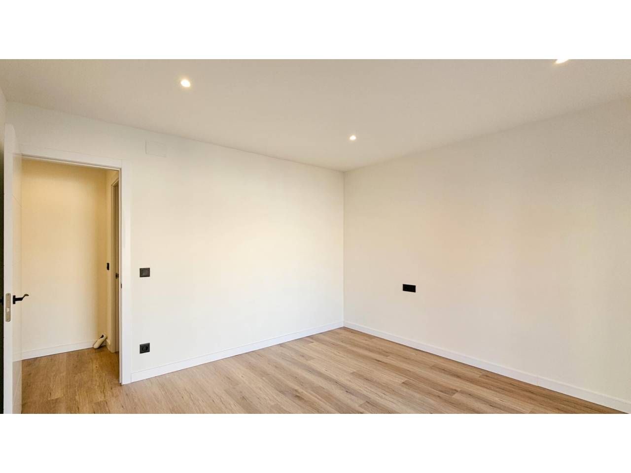 Dormitori de Pis en venda en Cornellà de Llobregat amb Balcó