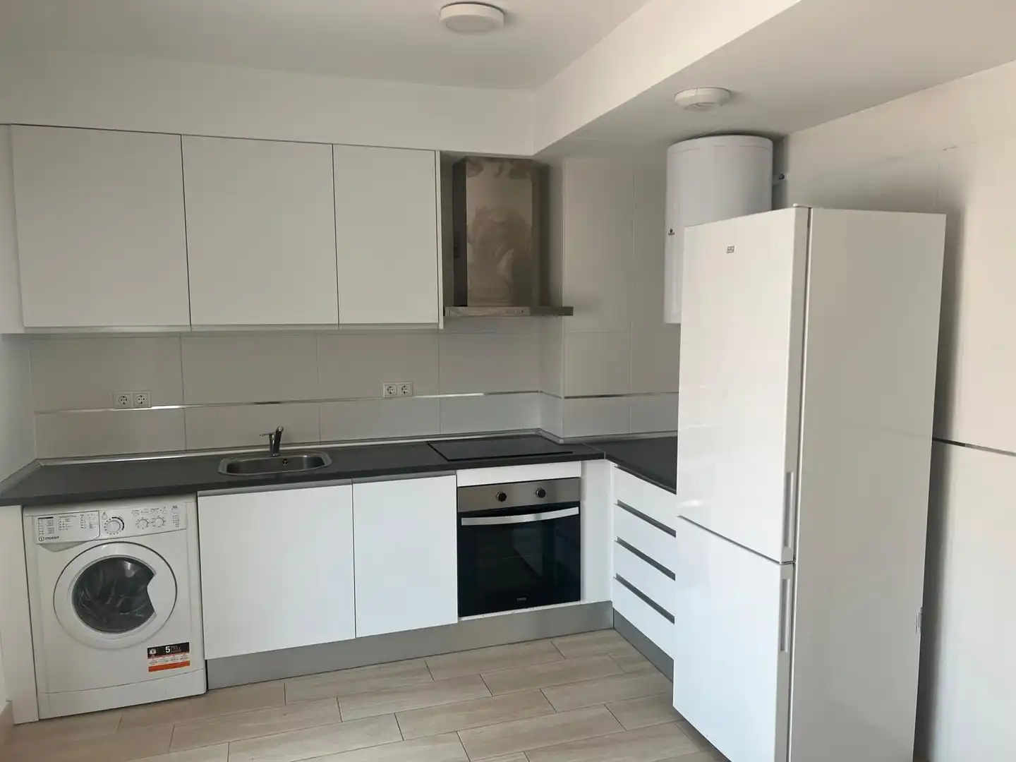 Kitchen of Flat for rent in  Madrid Capital  with Air Conditioner and Heating