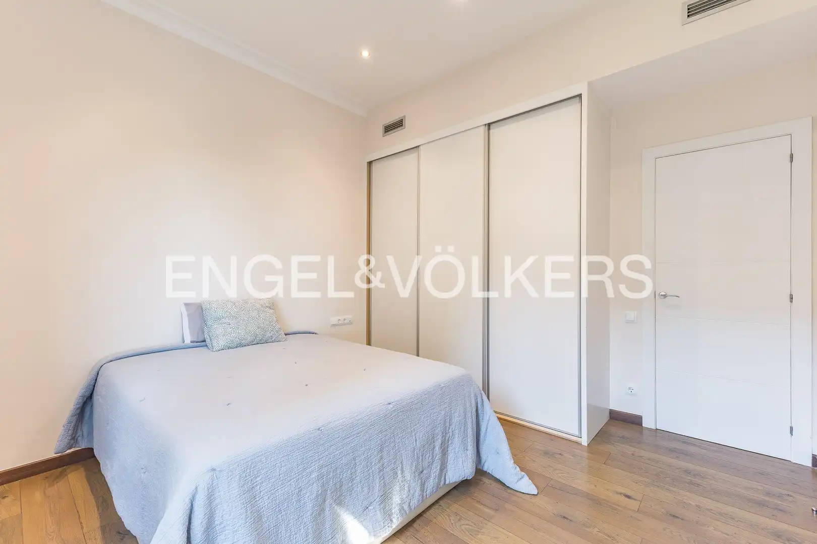 Habitación de Piso en venta en Barcelona con Aire acondicionado y Calefacción
