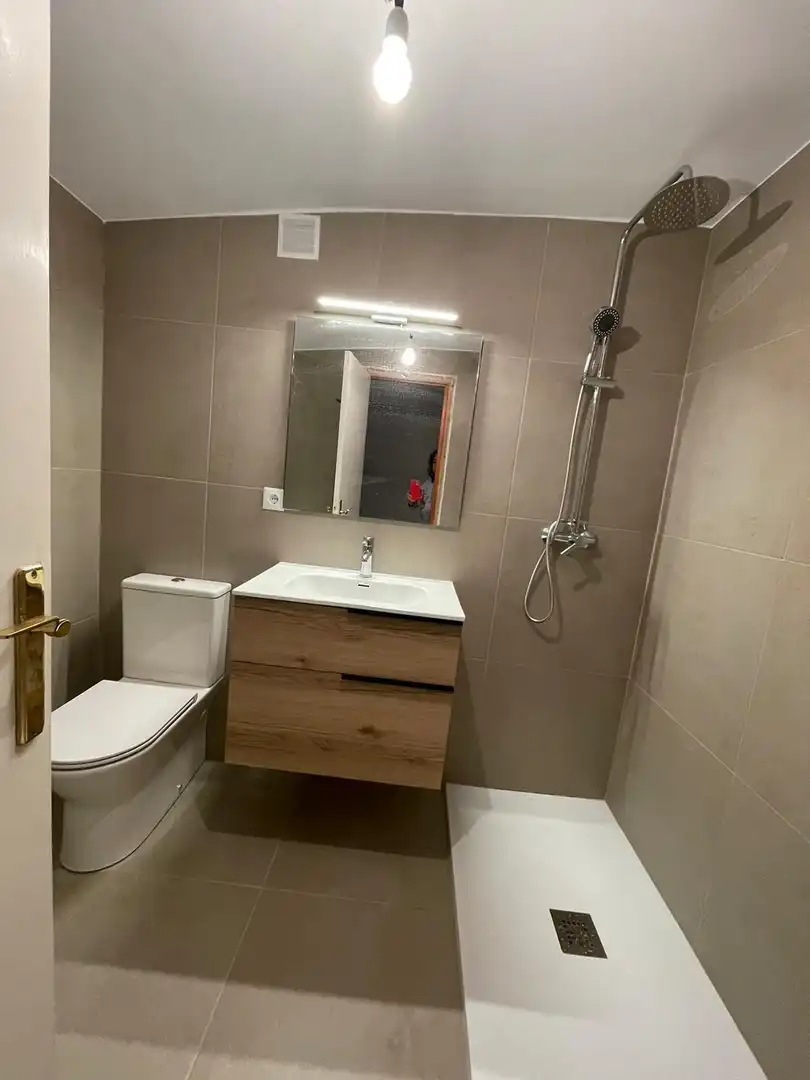 Baño de Piso de alquiler en Donostia - San Sebastián  con Trastero y Amueblado