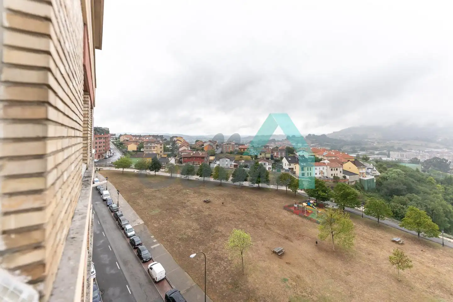 Außenansicht von Wohnung zur Miete in Oviedo  mit Heizung, Parkett und Terrasse