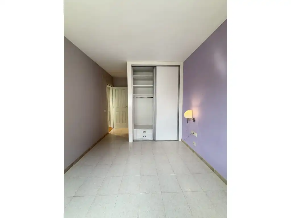 Schlafzimmer von Wohnung zur Miete in Girona mit Klimaanlage, Ofen und Balkon