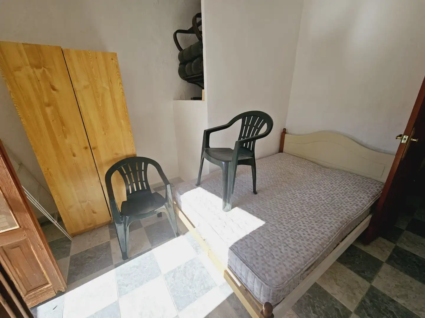 Schlafzimmer von Einfamilien-Reihenhaus zum Verkauf in Rubite mit Möbliert