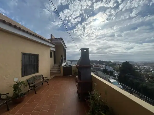 Vista exterior de Casa o xalet en venda en Las Palmas de Gran Canaria amb Jardí privat, Terrassa i Traster