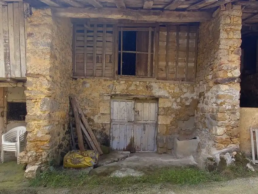 Vista exterior de Trastero en venta en Piloña