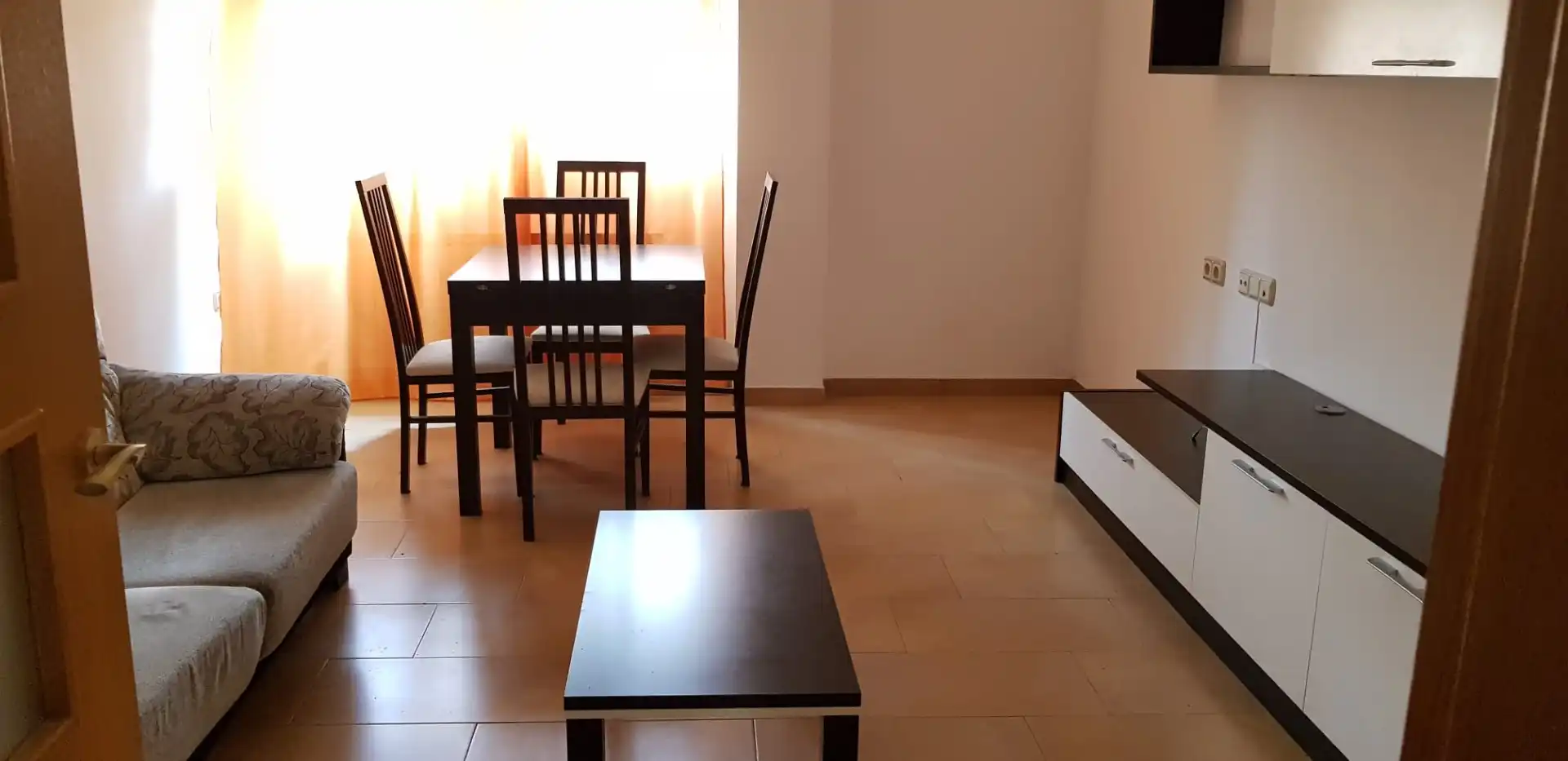 Sala de estar de Apartamento en venta en Albacete con Calefacción, Trastero y Amueblado