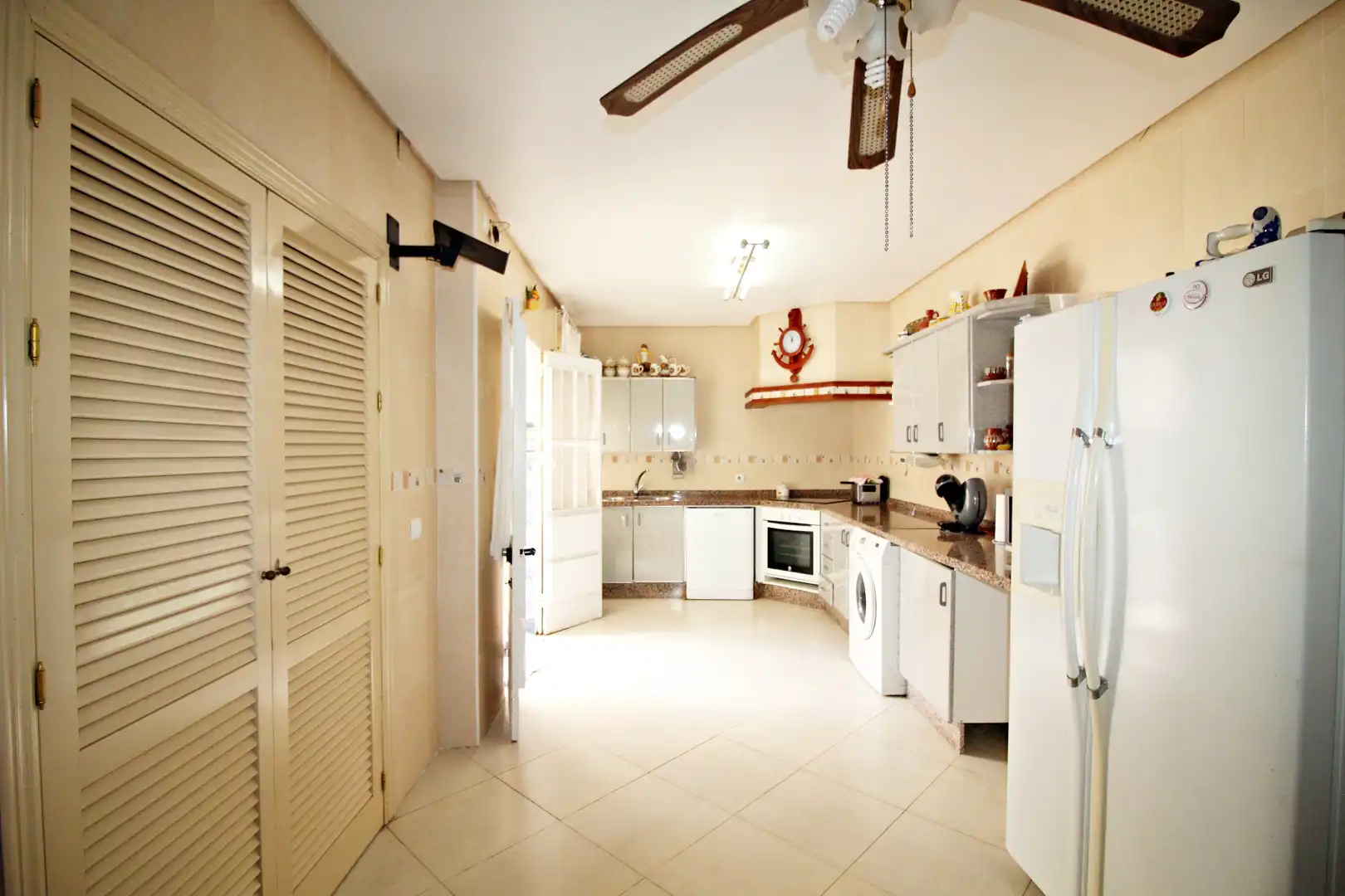 Cocina de Casa adosada en venta en Punta Umbría con Aire acondicionado, Terraza y Trastero