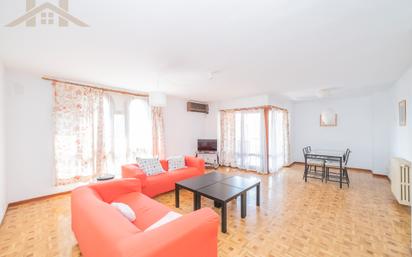 Living room of Flat for sale in Leganés  with Air Conditioner and Terrace