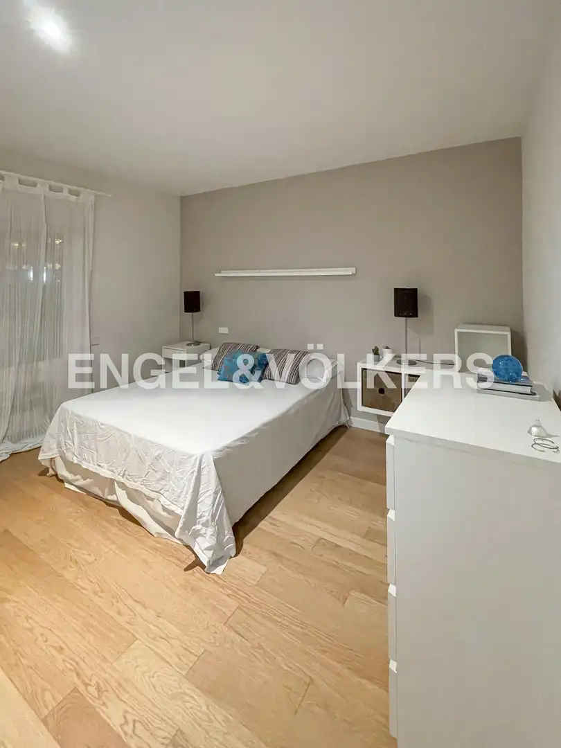 Dormitori de Apartament de lloguer en  Madrid Capital amb Aire condicionat, Calefacció i Moblat