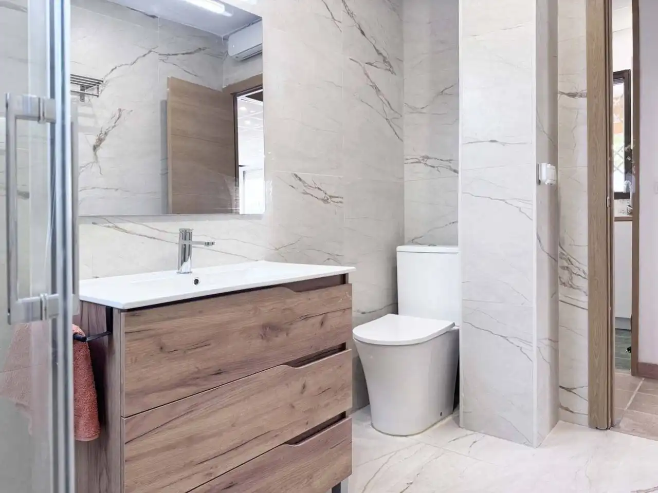 Badezimmer von Haus oder Chalet zur Miete in Paterna mit Privatgarten, Terrasse und Möbliert