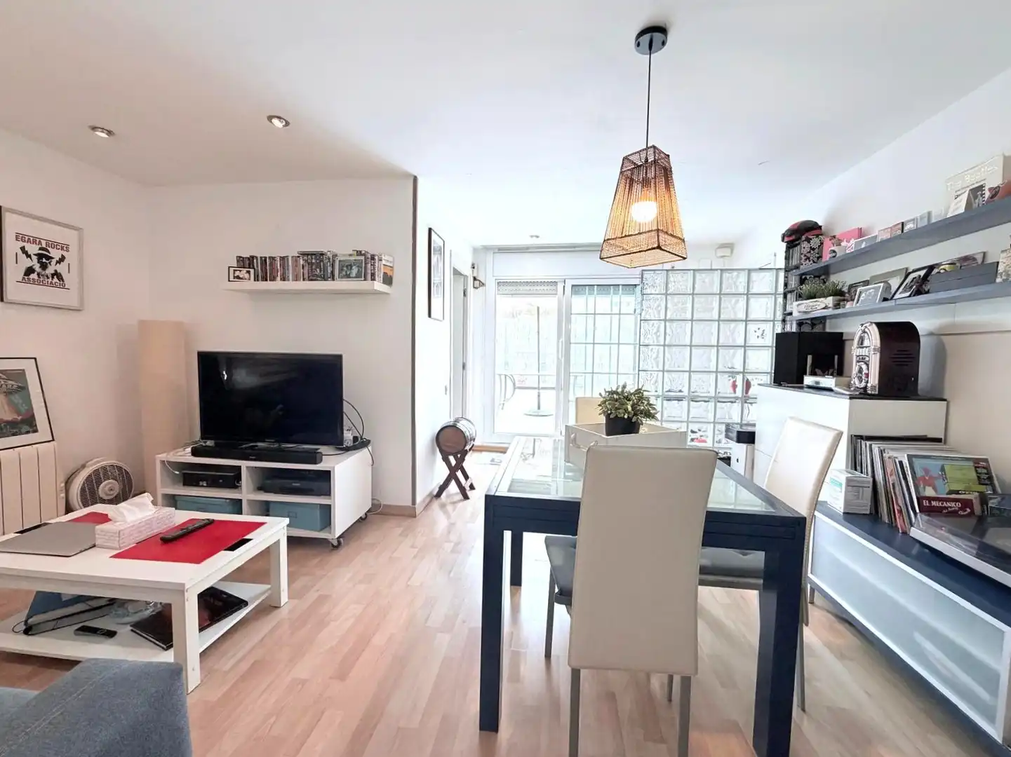 Wohnzimmer von Wohnung zum Verkauf in Terrassa mit Parkett und Terrasse