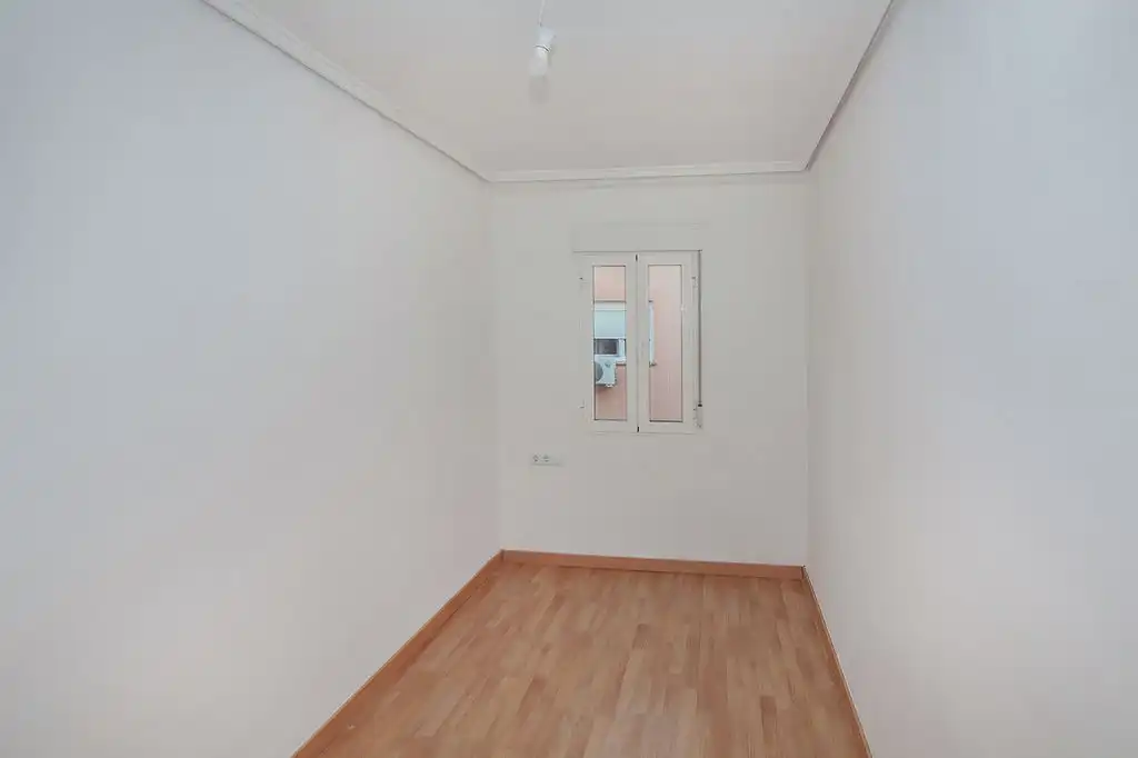 Habitación de Piso en venta en Avenida de la Paz  