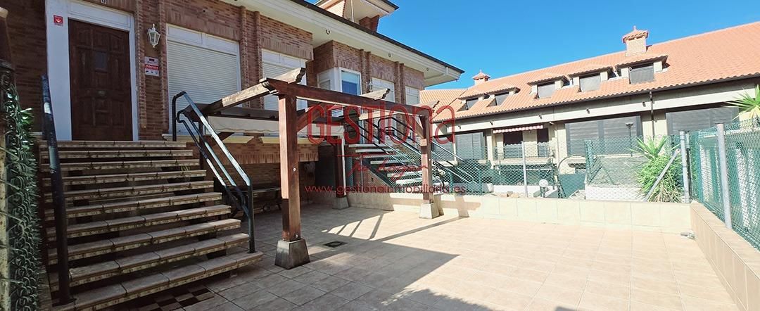 Vista exterior de Dúplex en venda en Noja amb Calefacció, Jardí privat i Terrassa