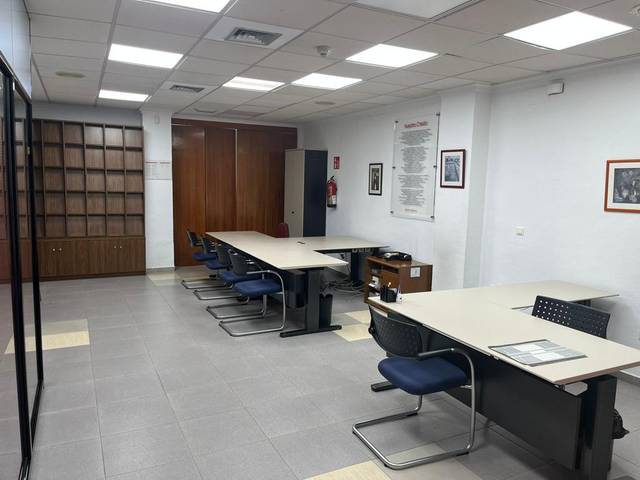 Local comercial en Alquiler en Calle Jaime María Buch en Ensanche - Diputación