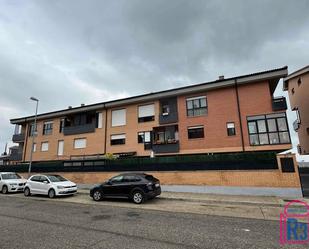 Vista exterior de Dúplex de lloguer en Villaquilambre amb Calefacció, Terrassa i Moblat