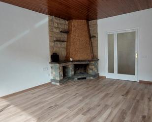 Living room of Flat to rent in Ripoll  with Heating, Parquet flooring and Terrace