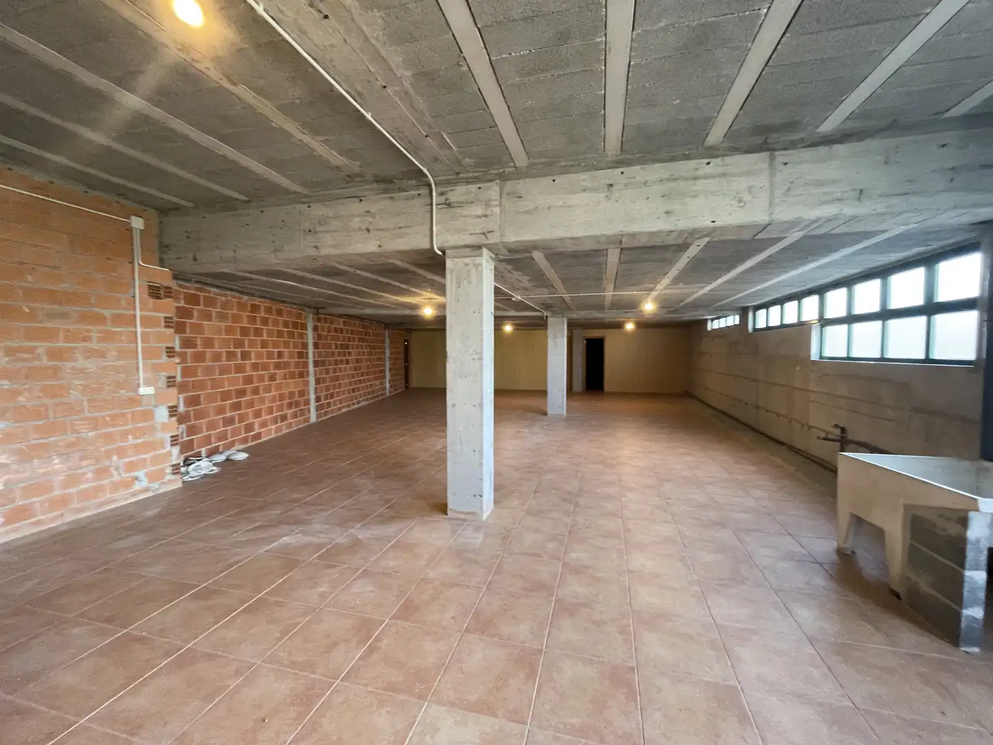 Commercial properties for sale in Moeche