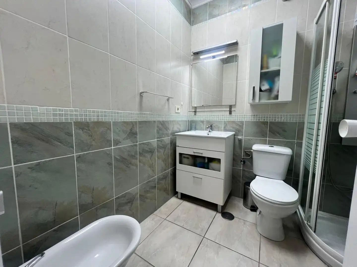 Badezimmer von Einfamilien-Reihenhaus zum Verkauf in San Bartolomé de Tirajana mit Klimaanlage, Terrasse und Abstellraum