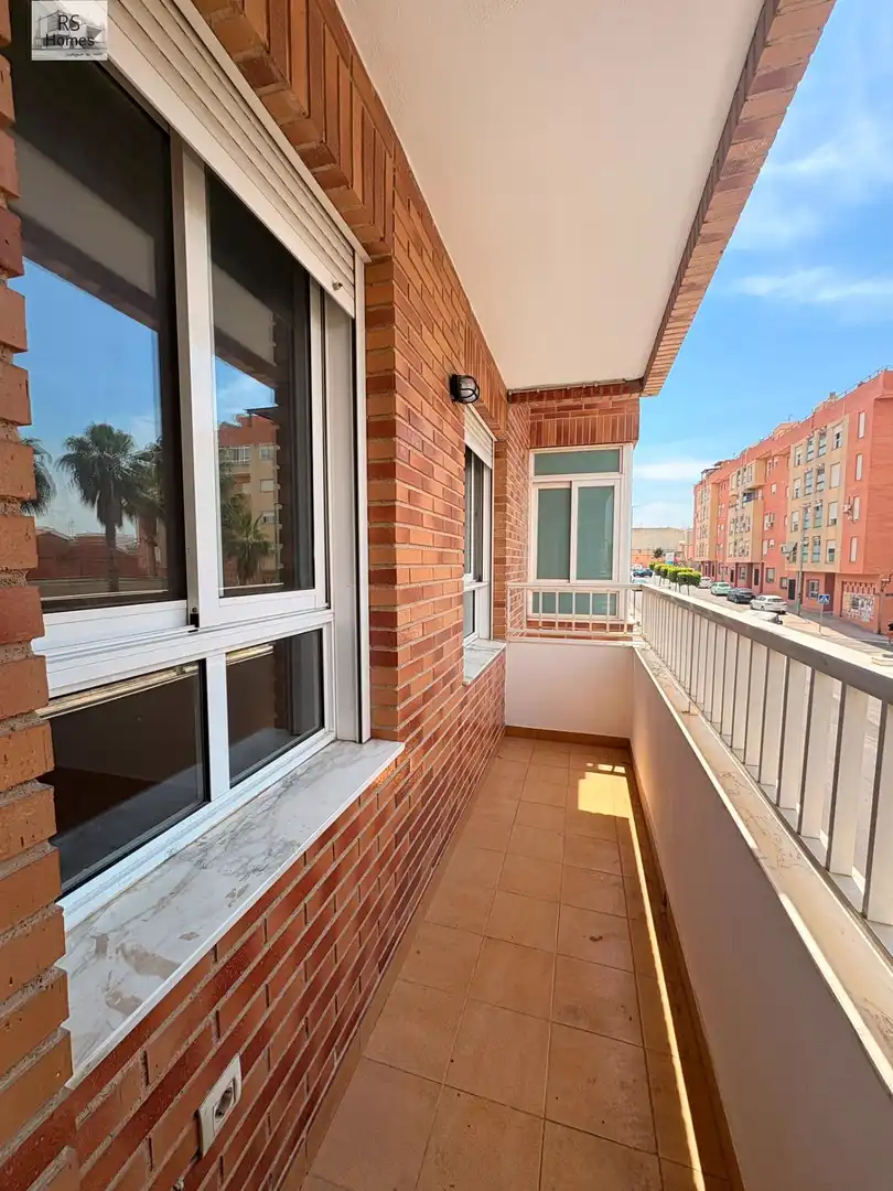 Terrassa de Pis en venda en La Pobla de Vallbona amb Balcó