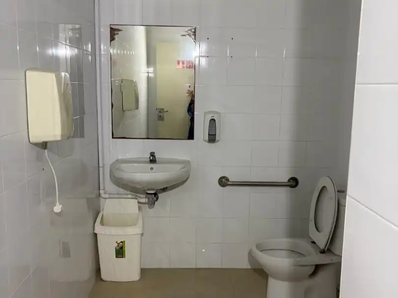 Bany de Local de lloguer en Soutomaior amb Aire condicionat i Calefacció