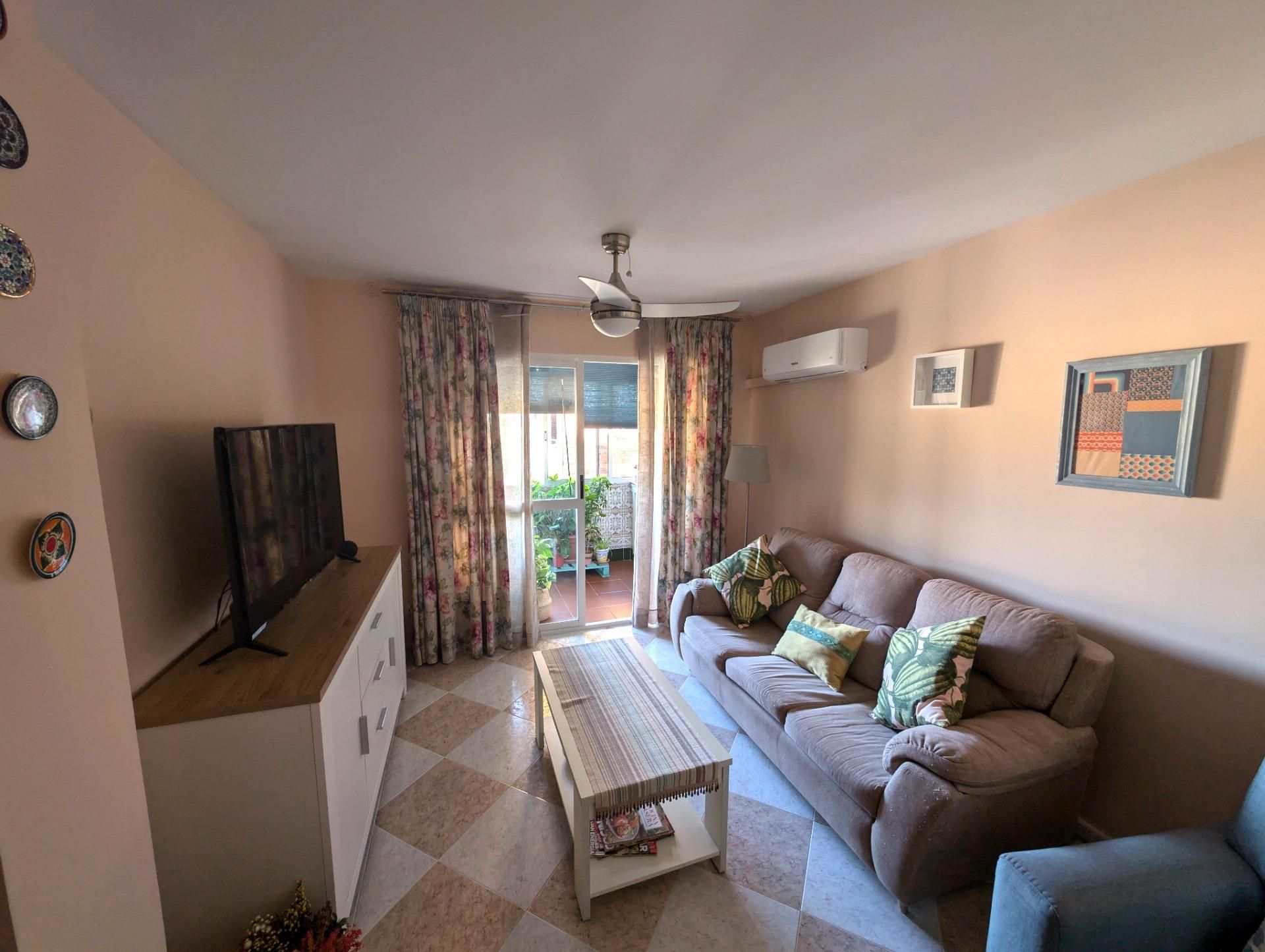 Living room of Flat for sale in  Sevilla Capital  with Air Conditioner, Terrace and Storage room