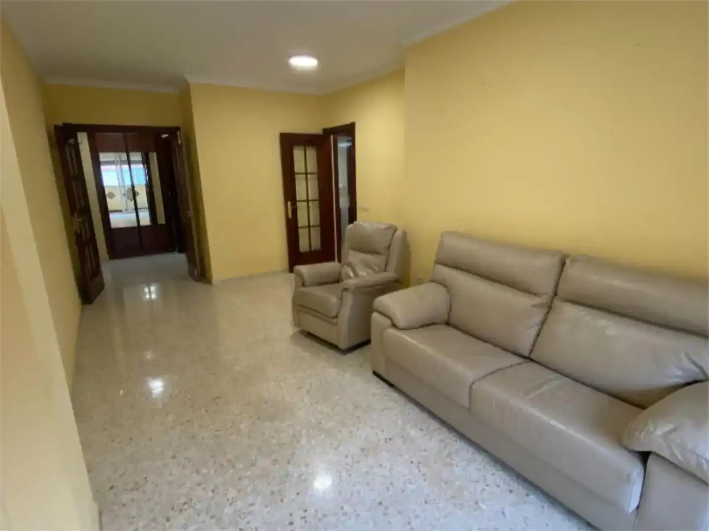 Sala d'estar de Pis en venda en La Rinconada amb Aire condicionat i Balcó