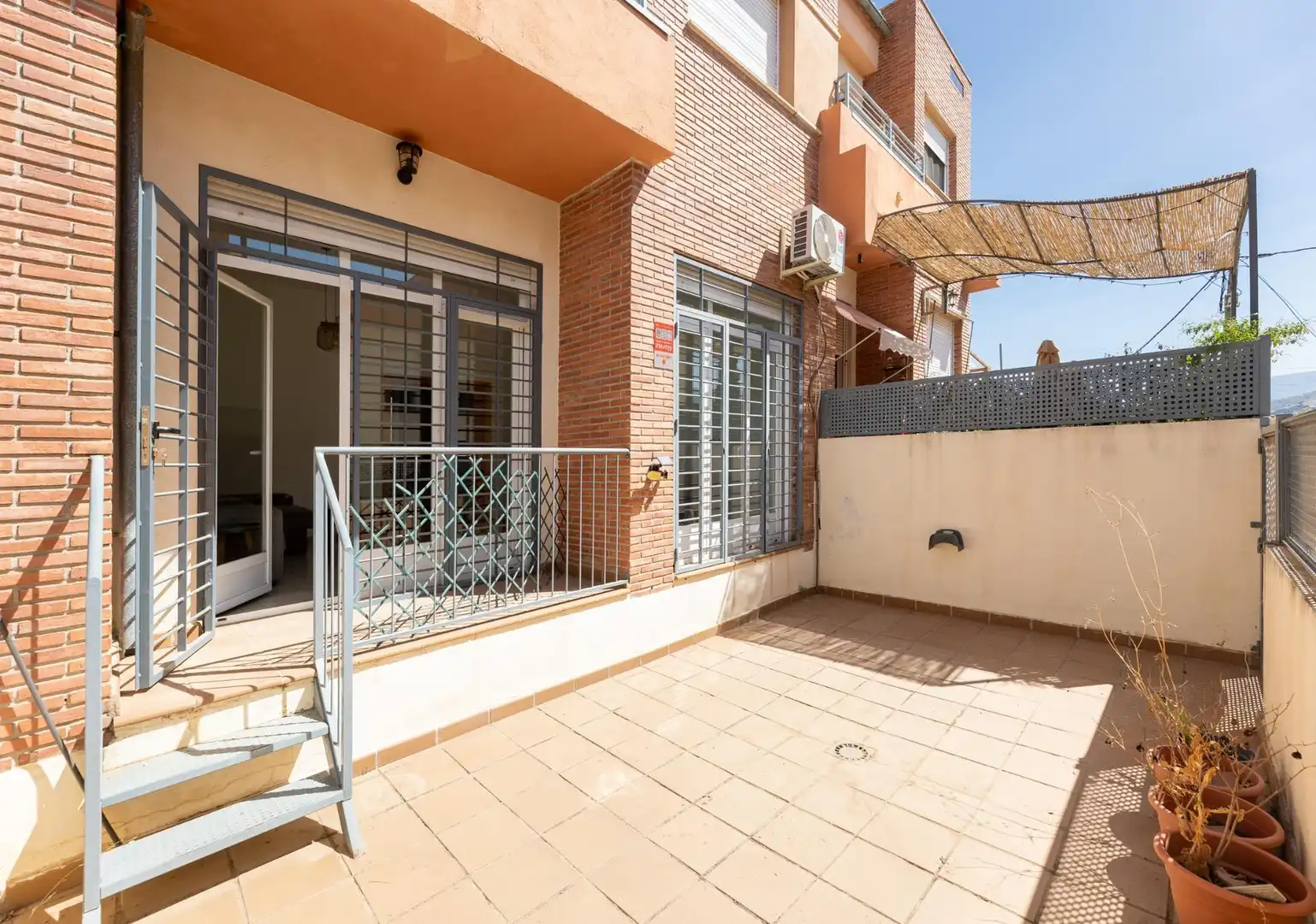 Terrassa de Casa adosada en venda en Granada amb Aire condicionat, Calefacció i Piscina comunitària