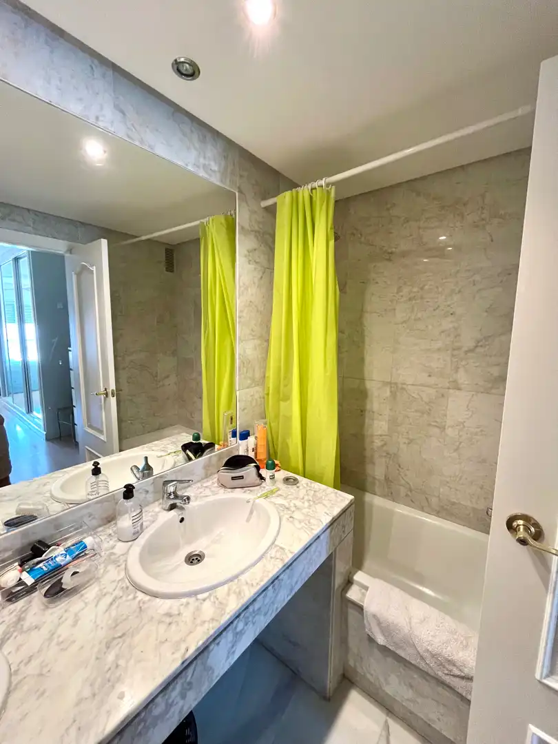 Baño de Piso de alquiler en Marbella con Aire acondicionado, Calefacción y Parquet